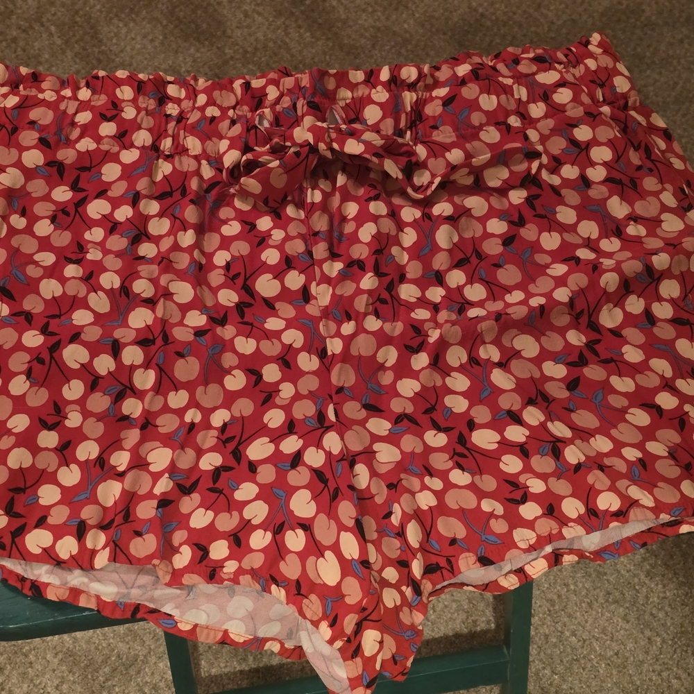 Floral Red Women's Shorts